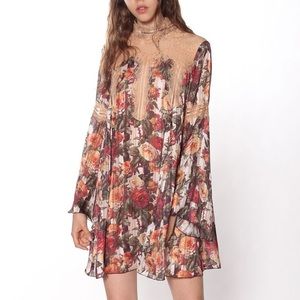 Anna Sui Resort 2018 High Neck Lace Floral Dress